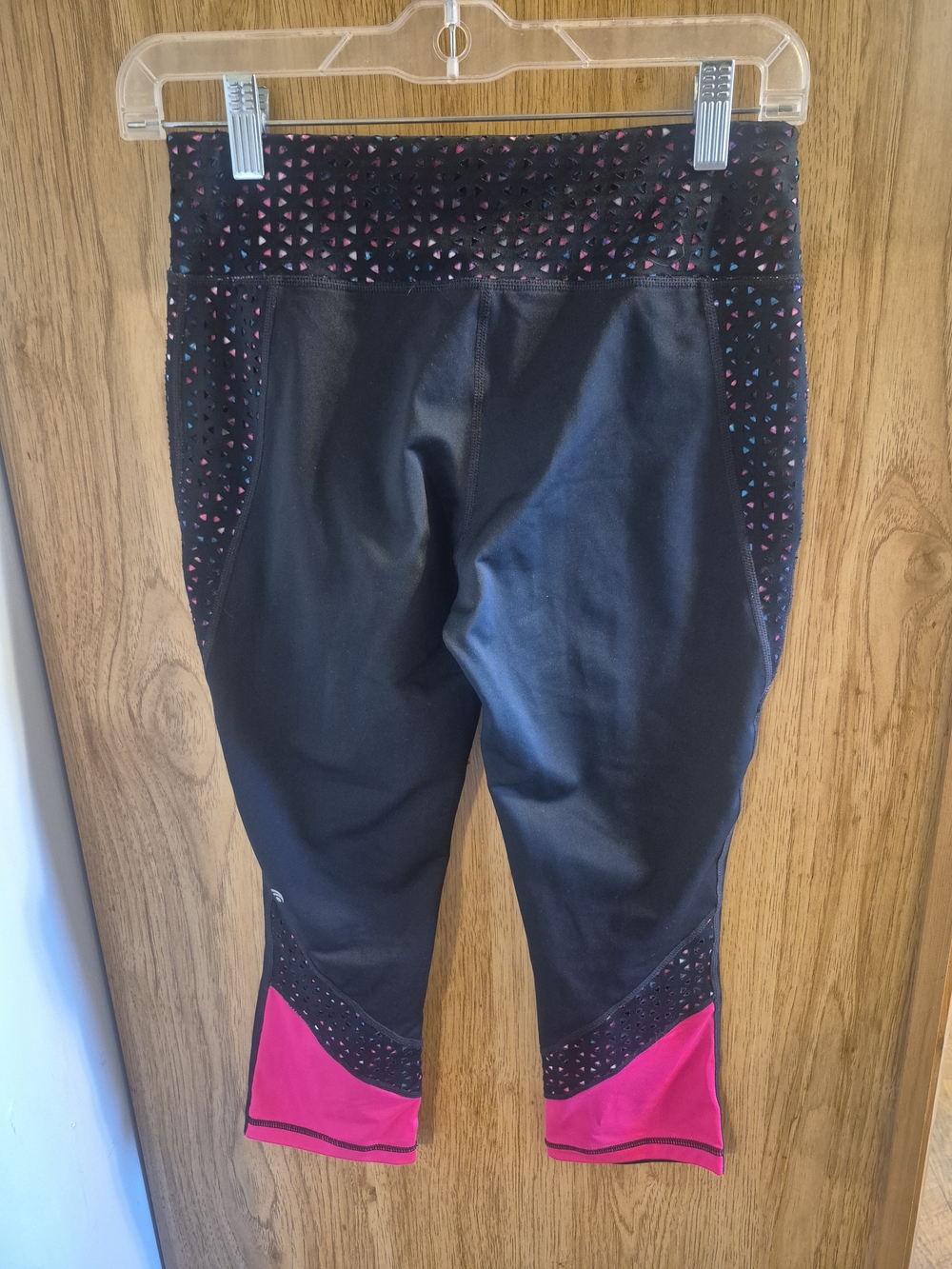 Women's High-Waist Black Capri Leggings with Pink Accent - Picture 4 of 5
